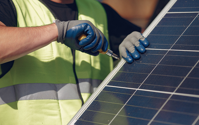 Safety Tips for Cleaning Roof Solar Panels